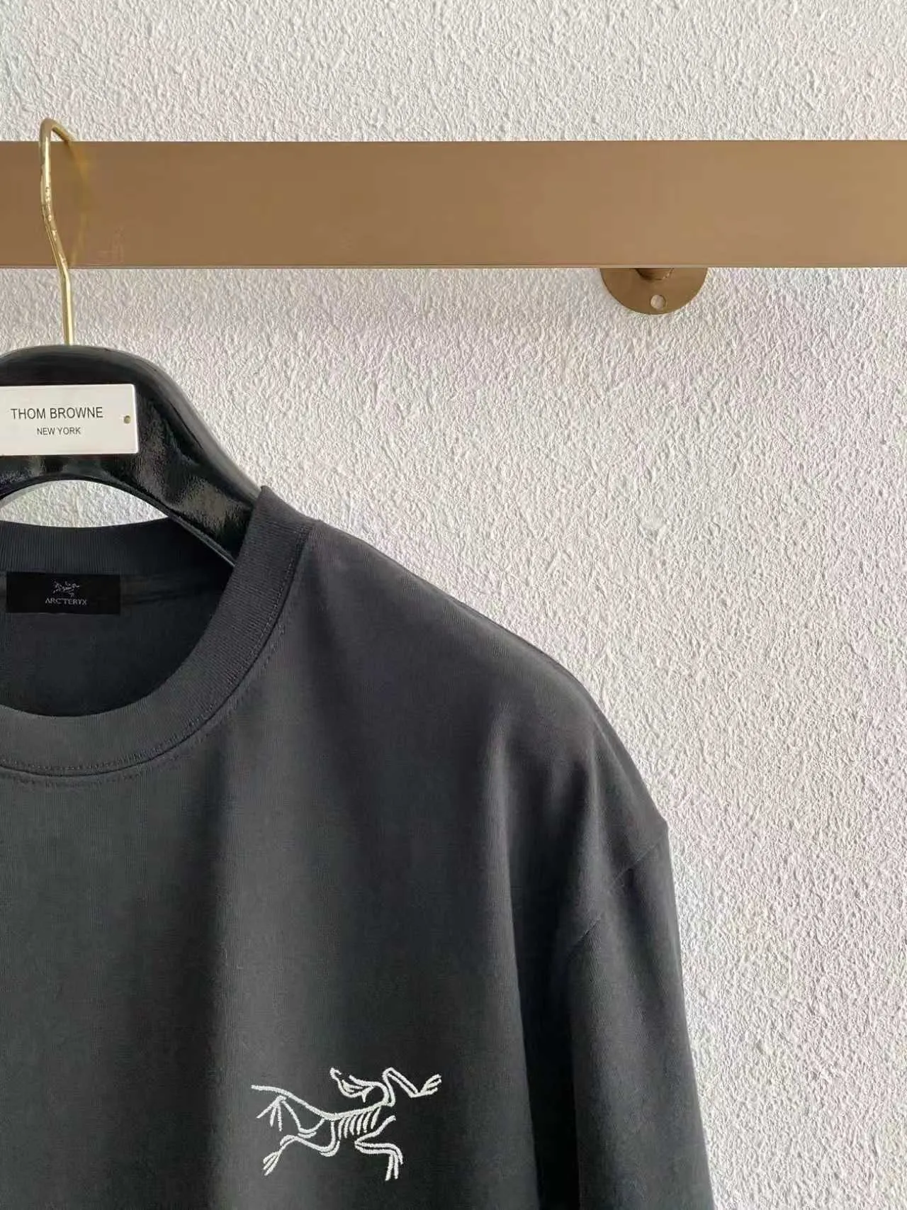 Arc’ter/ logo New Arrival ， ， ， ， T Same Style。 :Black White Blue Gray Size:S（90-130 ） M（125-140 ） L（135-160 ） XL（160-180 ） XXL（180 ）